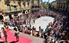La plaza de Carlos III El Noble, a rebosar ayer durante la representación teatral en el último día de las fiestas medievales de Olite.
