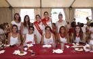 Una animada comida popular fue el acto central de la jornada dedicada a la mujer durante las fiestas en honor a la Virgen del Rosario de Fontellas. La carpa de fiestas acogió este encuentro, animado en la sobremesa por una verbena. La celebración había comenzado con la imposición de bandas a la alcaldesa y concejala de la jornada, el lanzamiento del particular chupinazo y la tradicional misa. Los actos de este día con nombre de mujer fueron organizados por la Asociación Cultural Fontevella.