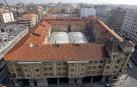 Imagen aérea del antiguo edificio de la estación de Pamplona, con la fachada principal en Conde Oliveto.