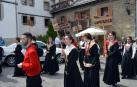 El pasado sábado día 3 se celebró el día del Valle de Salazar en Jaurrieta. Los catorce pueblos que conforman el valle desfilaron por las calles con sus trajes salacencos. Uno de los momentos más esperados fue el baile del Axuri Beltza, que interpretaron las 'neskas' de la localidad anfitriona. Homenajes, concierto y comida popular completaron la jornada.