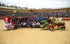 Los integrantes de las ocho cuadrillas participantes en el Grand Prix posaron juntos en el albero de la plaza de toros de Tudela tras la entrega de trofeos.