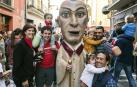 Las fiestas de San Fermín de Aldapa son una de las citas más esperadas por los pamploneses en este comienzo del otoño. El fin de semana del 23 al 25 de septiembre se desarrolló la programación principal, organizada por la Comisión de fiestas del Casco Antiguo. Una de las aportaciones del Ayuntamiento de Pamplona a esta celebración es la actuación de la Comparsa de Gigantes y Cabezudos, que animaron las calles de lo viejo el sábado por la tarde y el domingo por la mañana. Una cita inexcusable tanto para los más pequeños  como para aquellos que ya no lo son tanto.