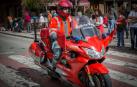 Un policía foral, durante el control de una prueba en Alsasua.