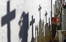 Rescatan a una anciana tras caer al interior de una tumba en el cementerio de Sevilla
