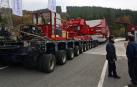 El megaconvoy permanece aparcado en la muga entre Navarra y Guipúzcoa en la N-1, junto al hotel Alaska.