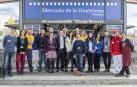 Parte de la plantilla de Makro, en Pamplona, el día de la inauguración del cambio del centro.
