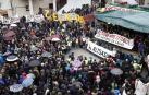 Autoridades y vecinos se concentraron contra las detenciones de vecinos de la localidad.