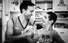 Los alumnos del centro público de educación especial Andrés Muñoz Garde han posado con los jugadores de baloncesto del equipo Basket Navarra para un calendario con fines benéficos