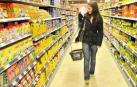 Una mujer en un supermercado.