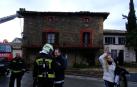 Una vivienda resultó afectada por las llamas.