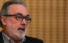 El sexólogo José Luis García Fernández, de 61 años, durante su charla  sobre sexo, jóvenes e Internet, impartida en Civican.