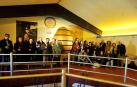 Los asistentes a la jornada celebrada ayer en Cosecheros Reunidos junto a la barrica Ovum.