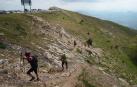 Imágenes de la XXVIII edición, en la que cientos de senderistas han subido a cimas como las del monte Beriain o San Miguel de Aralar.