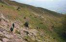 Imágenes de la XXVIII edición, en la que cientos de senderistas han subido a cimas como las del monte Beriain o San Miguel de Aralar.