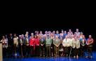 Foto de familia de los primeros donantes de la delegación local de Adona en Peralta homenajeados y los que recibieron la insignia de plata.