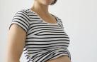 Siete mujeres reflexionan sobre su experiencia de madres con una vida alimentada en su vientre. Las expectativas del cambio que intuyen con carácter inminente les anima a celebrar con antelación su estado de felicidad.