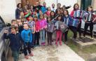 Músicos de todas las edades forjados en la escuela llevan la música a las calles del valle de Roncal.