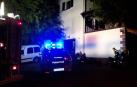 El balcón al que treparon los policías forales se encuentra en la fachada principal, tras el árbol.