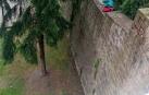 El hombre se exponía a una caída de unos 10 metros hasta la cuesta de Labrit.