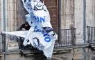 La Policía Foral retira la pancarta a favor de ETA de Navarrería