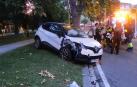 Choca ebrio contra coches y un árbol en la Vuelta del Castillo