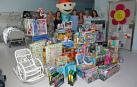 Una baztanesa dona sus regalos de la Comunión para niños enfermos de cáncer