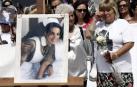 Los ciudadanos homenajean en Pamplona a la joven Nagore Laffage