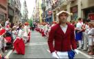 Dantzaris de Duguna, durante la procesión
