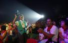 Los payasos Pepín León despliegan su arte musical frente al público pamplonés.