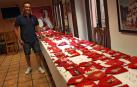 Trescientos pañuelos rojos 'de exposición'