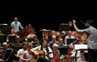 Ensayo de Juan Manuel Cañizares con la Orquesta Sinfónica de Navarra.