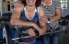 Ekisoain, junto a su entrenadora Yolanda Soler (dcha.), en Larrabide.