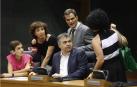 Cerdán, rodeado por los también socialistas Chivite, Unzu, Garmendia y Jurío, antes de empezar el pasado pleno del Parlamento.