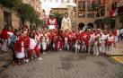 Cintruénigo continuó ayer de blanco y rojo honrando a la Virgen de la Paz, y lo hizo dedicando la jornada festiva a las mujeres de la localidad, que disfrutaron de numerosos actos en su honor en una jornada que comenzó fría y algo lluviosa, lo que provocó la suspensión del encierro matinal.