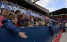 Imágenes del primer partido de fútbol femenino en El Sadar