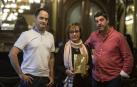 Desde la izda., Iñaki Ayerra, Olga Sanz y Fernando Hualde, minutos antes de la presentación de ayer.