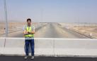 Un navarro, en el que equipo de construye una autopista en Omán