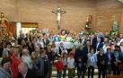 Cientos de feligreses abarrotaron la parroquia San Miguel de Noáin y arroparon a su párroco, Alfonso Gainza, que cumple 25 años de sacerdocio.