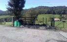 Estado en el que quedó el recinto de contenedores en el barrio de Nabaz de Lesaka.