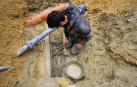Los arqueólogos analizan si la tumba hallada en la plaza de Ujué es medieval