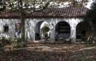 ¿Dónde se encuentran los casi 30 edificios okupados en Pamplona según la oposición?