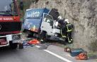 Herido tras quedar atrapado en su camión al salirse de la vía en Burgui