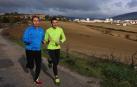 Dos vidas unidas por un cordón de zapatilla