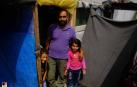 En Líbano una de cada cuatro personas son refugiadas. La mayoría vive en asentamientos ilegales. Un periodista de Diario de Navarra ha viajado a la frontera Siria junto a la ONG navarra Alboan para conocer los proyectos del servicio jesuita a refugiados (SJR) en este país y en Grecia.