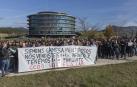 Varios cientos de trabajadores protestaron ayer en Sarriguren, a los que se sumó también una representación de la plantilla de Forem.