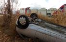 Dos heridos al salirse de la carretera y volcar en Marcilla