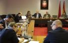 El parlamentario socialista Carlos Gimeno, en la comisión de Educación