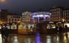 Vista nocturna de la Plaza del Castillo, iluminada por la llegada de la Navidad