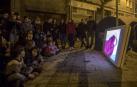 Sábanas y colchones para proyectar “cine efímero” en la Chantrea