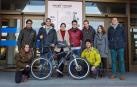 Arriba, de izquierda a derecha: Miguel Araiz (miembro de Aperna), David Lumbreras (tesorero de Aperna), Natalia Armendáriz (vocal de Aperna), David Elizondo (secretario de Aperna), David Velasco (miembro de Aperna), Idoia San Martín (profesora de la UPNA), Ioseba Erdocia (vicepresidente de Aperna). Abajo: Leyre Catalán (presidenta de Aperna) y Alberto Berrueta (miembro de Aperna).